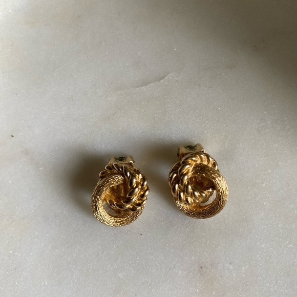 Vintage Christian Dior gold tone clip on dainty Earrings - Picture 10 of 15